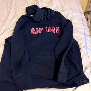 I am selling a brand new hoodie. It’s from sams and it looks brand new.